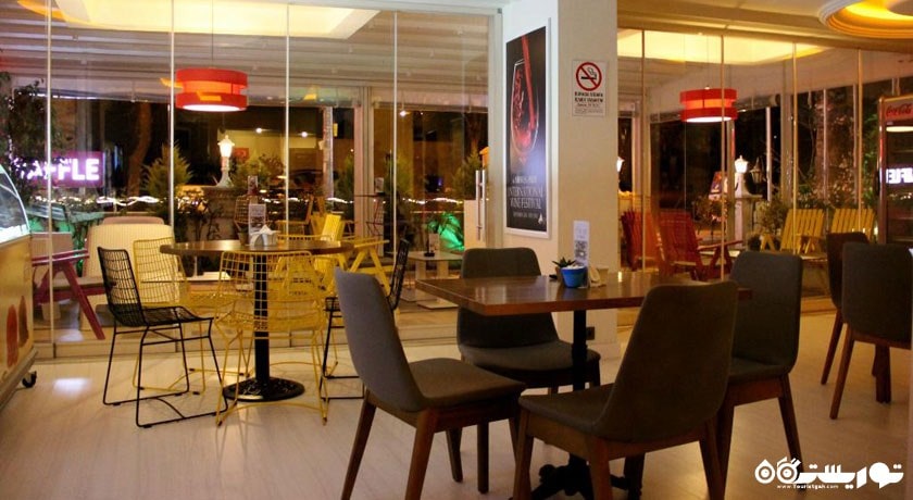 نمای کافه بیسترو